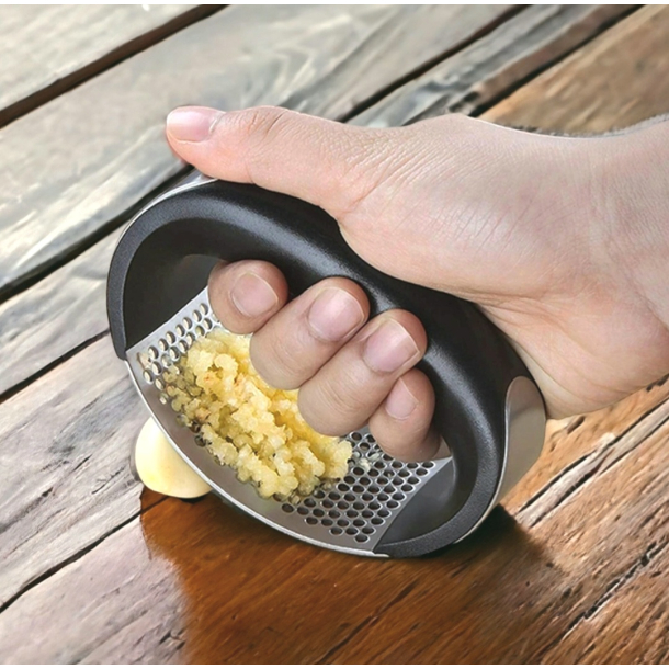 Garlic press + garlic peel