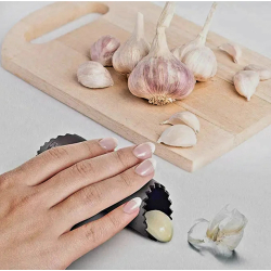 Garlic press + garlic peel - Kitchen tools 